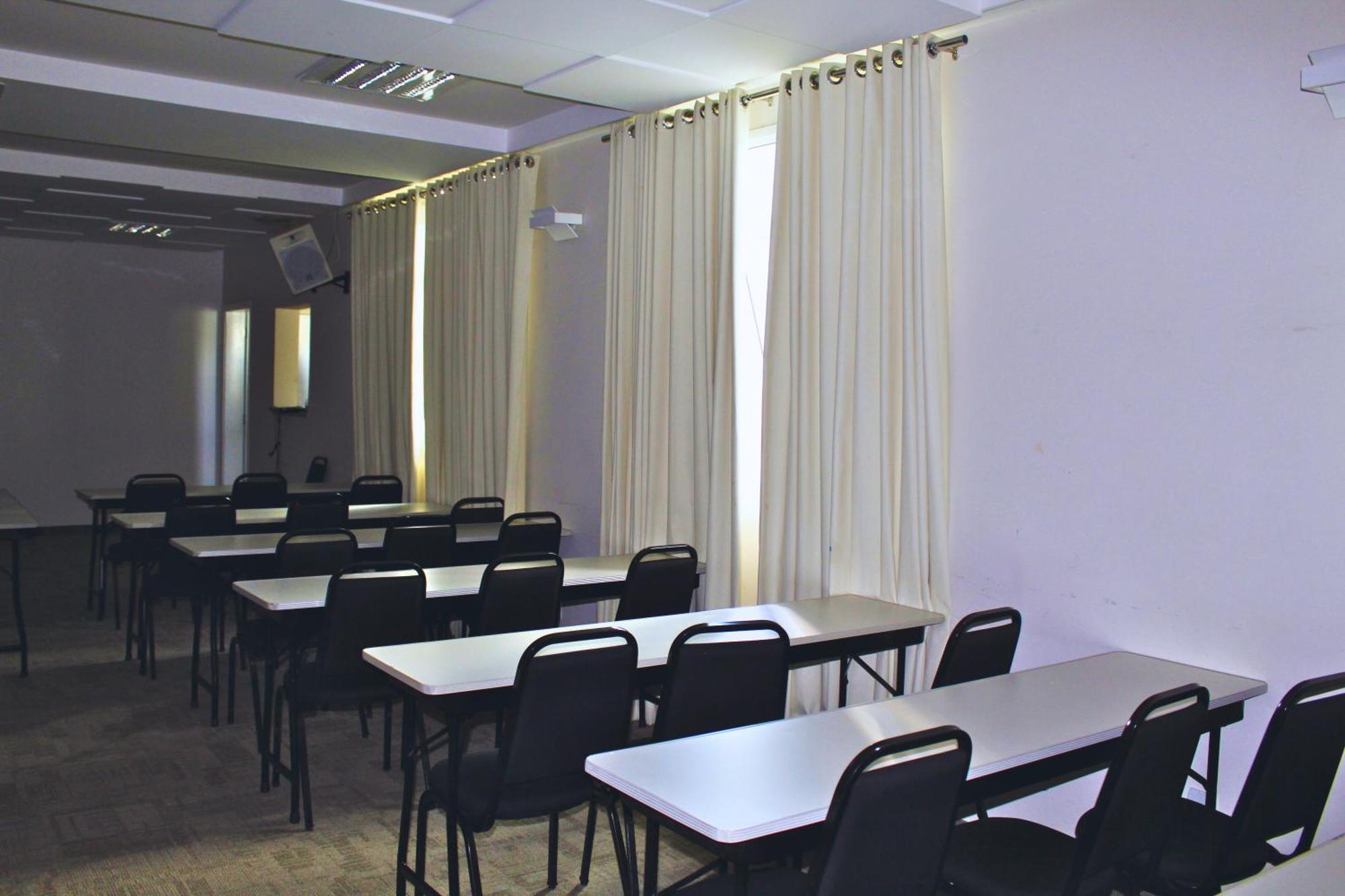 Gontijo Inn Hotel Itajubá Buitenkant foto A typical classroom at the university